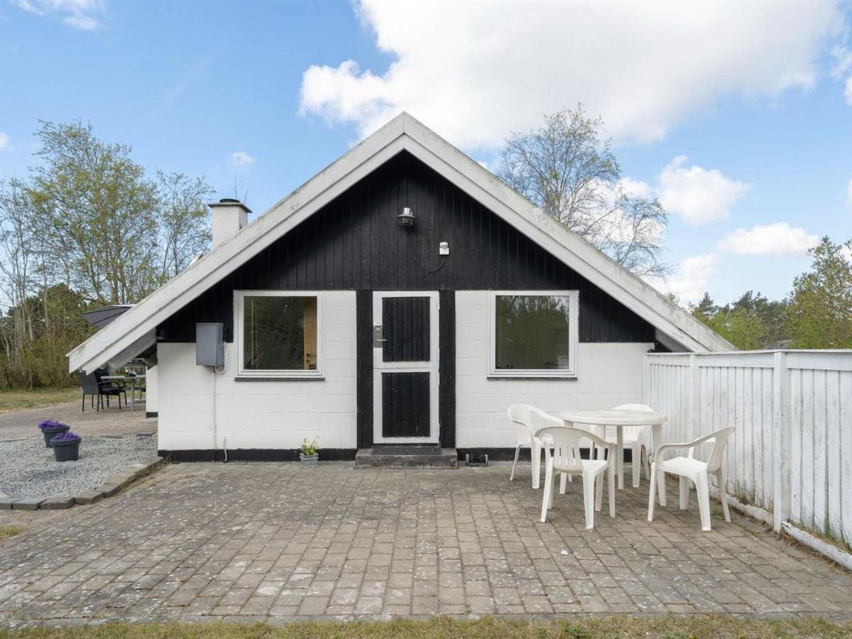 Holiday Home Arnfin - 160M From The Sea In Lolland- Falster And Mon By Interhome Rodby Bagian luar foto